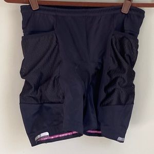 Aero tech womens cycling shorts, size L, black, padded built in